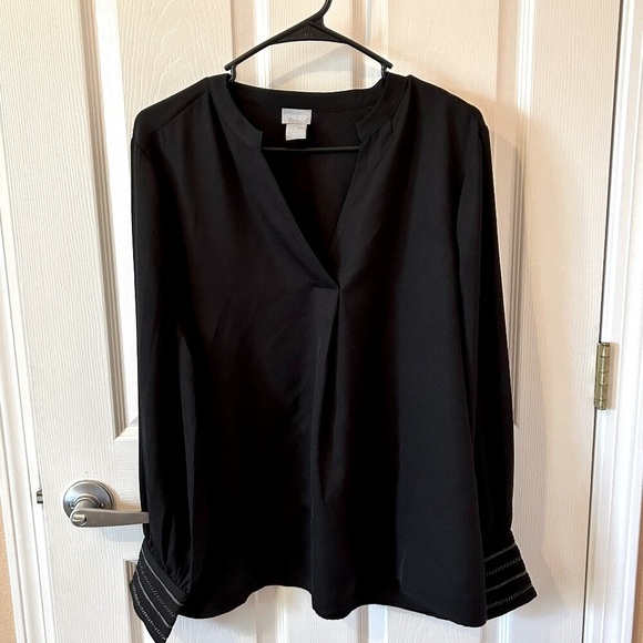Chicos Chain Cuff Textured Crepe Blouse Top Black Size 2 - Picture 1 of 11